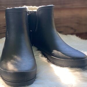 J. Crew Short Lugsole Rain Boots. Size 7